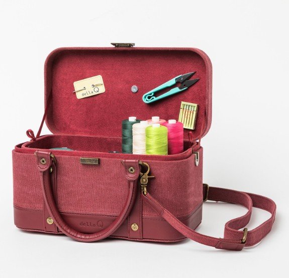 della Q Makers Train Case