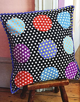 Kaffe Fassett's Brilliant Little Patchwork Cushions and Pillows: 20  Patchwork Projects Using Kaffe Fassett Fabrics (Paperback)