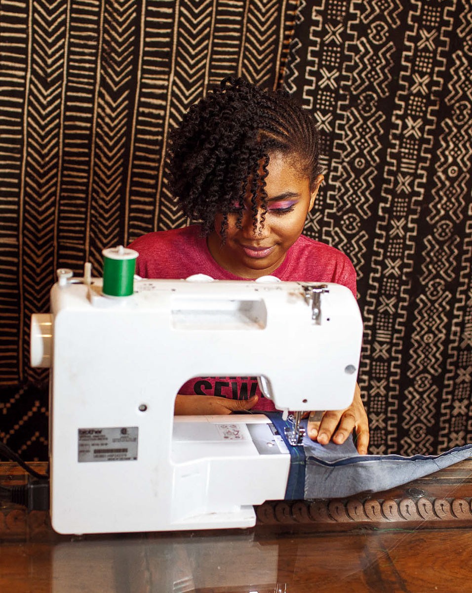 Black Girls Sew: Projects and Patterns to Stitch and Make Your Own [Book]