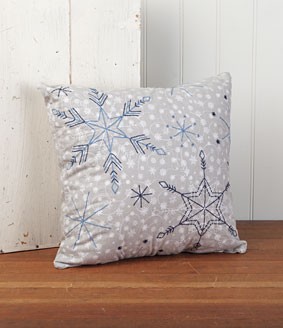 Free Snowflake Pillow Pattern Download | Connecting Threads