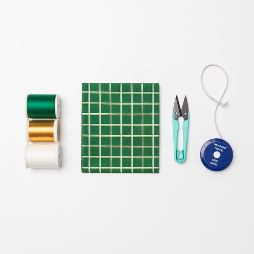 Image of Gingerbread & Holly Exclusive Quilting Gift Set